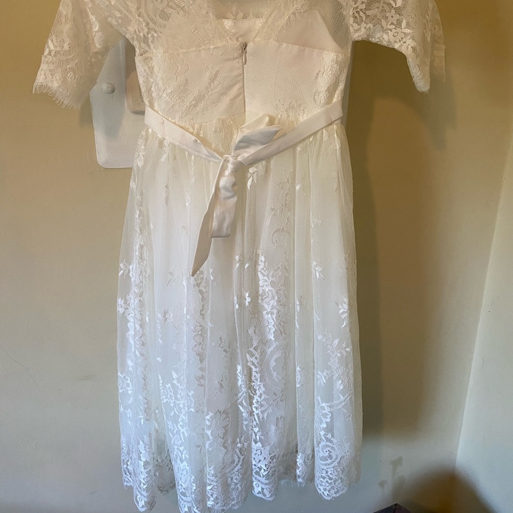 Dresses - Picture 3 of 3